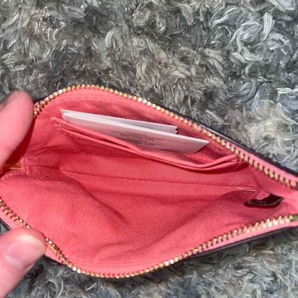 COPY - NWT - Coach Corner Zip Wristlet With Mini Vintage Rose Print Pink Lemona… - Picture 7 of 7